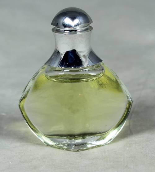 FULL MINIATURE BOTTLE OF WOMAN OF EARTH PERFUME-BID NOW!!