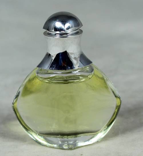 FULL MINIATURE BOTTLE OF WOMAN OF EARTH PERFUME-BID NOW!!