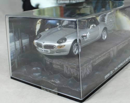 JAMES BOND 007 WITH MAGAZINE UNIVERSAL HOBBIES-BMW Z8 (The World Is Not Enough #4)