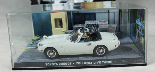 JAMES BOND 007 WITH MAGAZINE UNIVERSAL HOBBIES-Toyota 2000GT (You Only Live Twice #7)