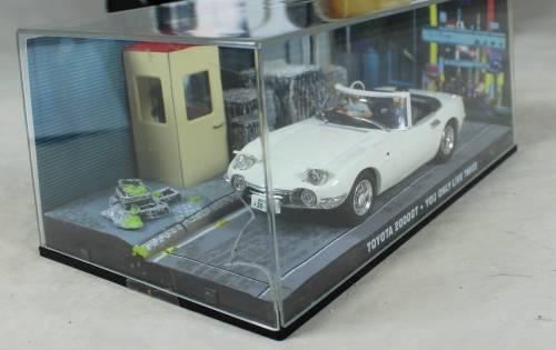 JAMES BOND 007 WITH MAGAZINE UNIVERSAL HOBBIES-Toyota 2000GT (You Only Live Twice #7)