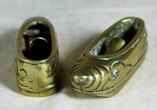 Small brass ashtray shoes