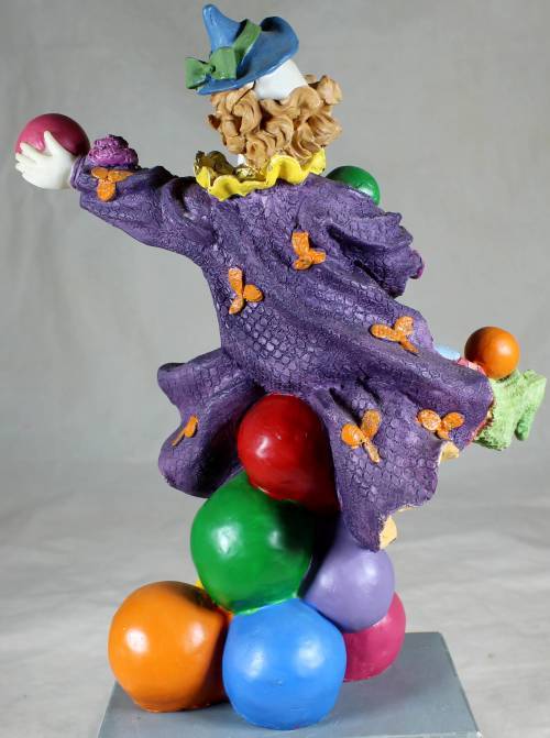Large clown figurine - juggling balls