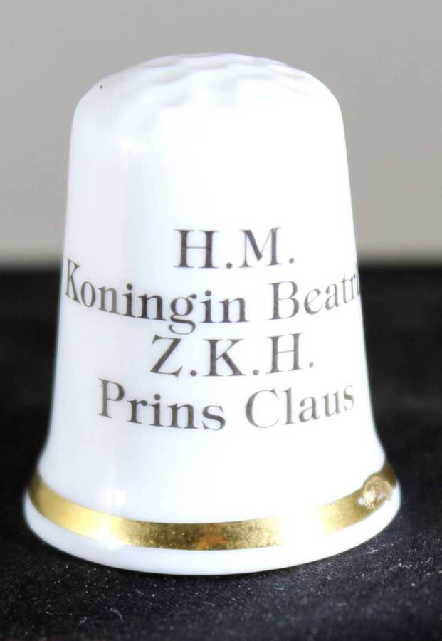Collectible thimble - H.M Koningin Beatrix & Z.K.H Prins Claus