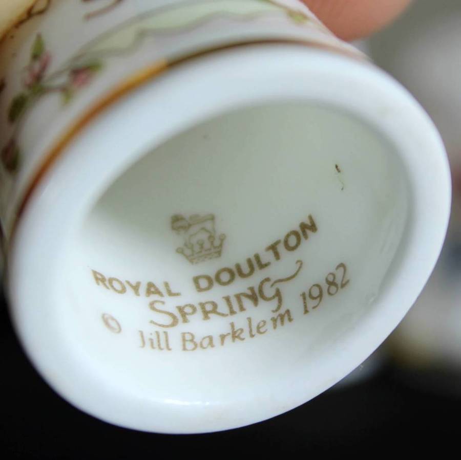 Collectible thimble - Royal Doulton- Four seasons- Jill Barklem 1982