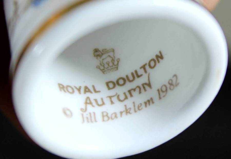 Collectible thimble - Royal Doulton- Four seasons- Jill Barklem 1982