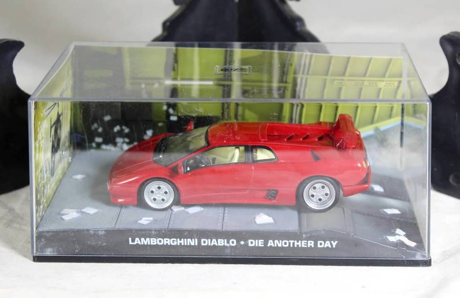 JAMES BOND 007  UNIVERSAL HOBBIES- Lamorghini Diablo ( Die Another Day #39 )
