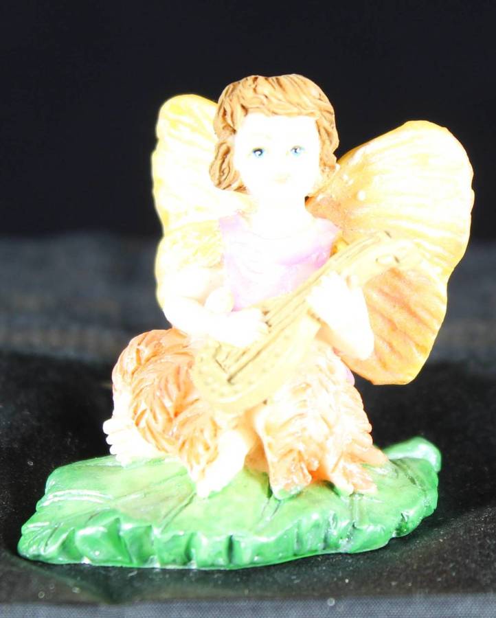 Flower fairy - peach wings - playing lute
