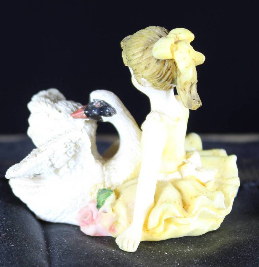 Little girl - yellow dress & swan