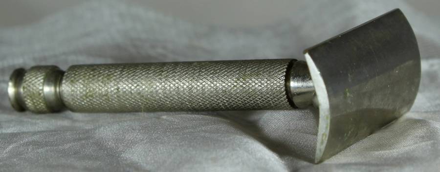 Vintage Metal Razor  - Low Price!! - Bid Now!!!