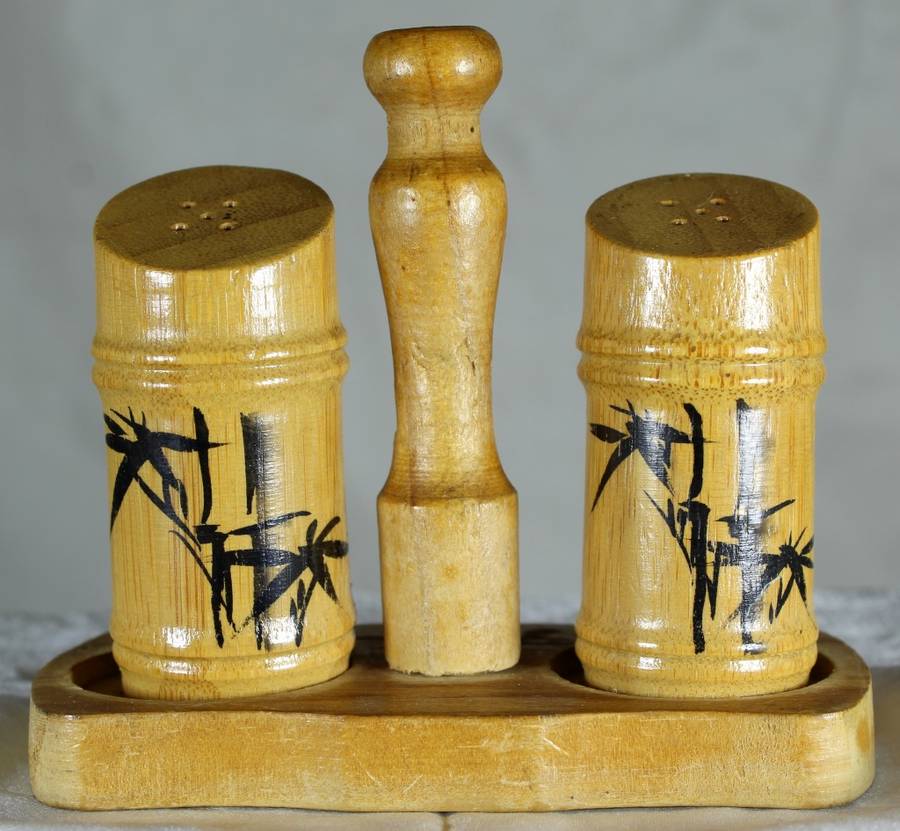 Character salt & pepper set - reed shaped