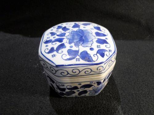 Genuine Ming Blue Porcelain Small Trinket Holder - Bid Now!!