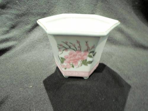 Pink And White Flower Pot - Low Price - Bid Now!!!