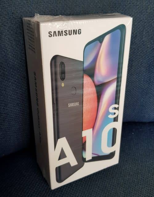 Samsung Galaxy A10s : Brand new, sealed smartphone