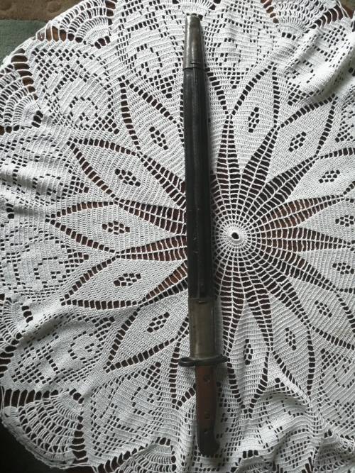 1907 Brittish Bayonet complete with scabbard