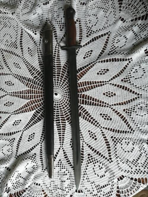 1907 Brittish Bayonet complete with scabbard