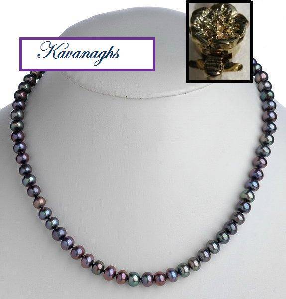 From the Kavanaghs collection - Exquisite genuine black pearl necklace