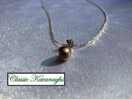 TIMELESS Hallmarked 18K Gold Plated Black FRESH WATER PEARL PENDANT