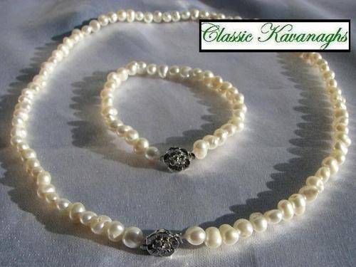 Exquisite White Fresh Water Pearl Necklace and Bracelet Set