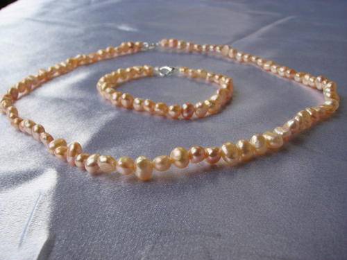 Kavanaghs - Exquisite Pink Fresh Water Pearl Necklace and Bracelet Set