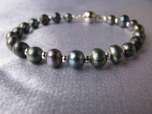 Kavanaghs - Exquisite Peacock Black Fresh Water Pearl Bracelet