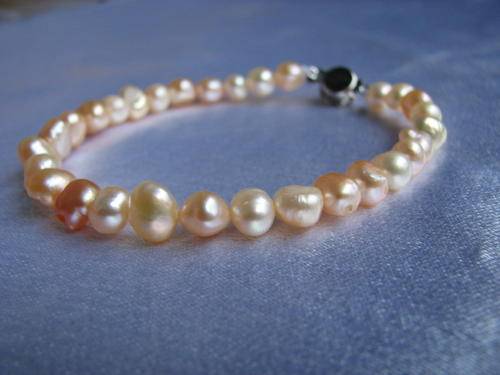 Kavanaghs - Exquisite Pink Fresh Water Pearl Bracelet