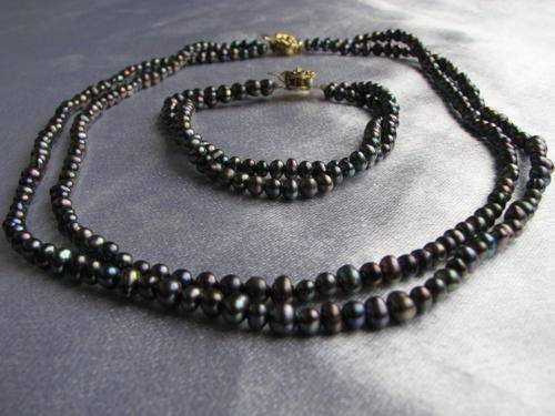 FREE SHIPPING - Kavanaghs - Black Fresh Water Pearl Necklace and Bracelet Set