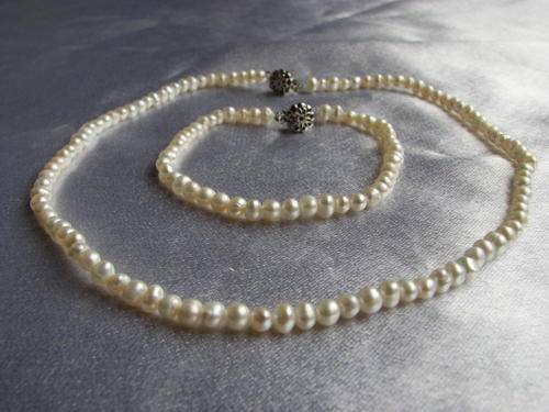 FREE SHIPPING- Kavanaghs - Exquisite White Fresh Water Seed Pearl Necklace and Bracelet Set