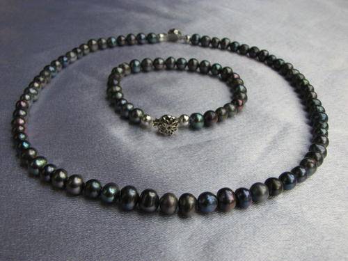 Kavanaghs - Exquisite Black Fresh Water Pearl Necklace and Bracelet Set