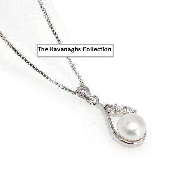 From the Kavanaghs Collection - Cultured Freshwater Pearl Pendant