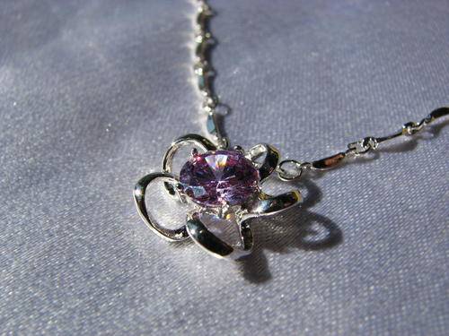 FREE CHAIN - Beautiful Flower Pendant