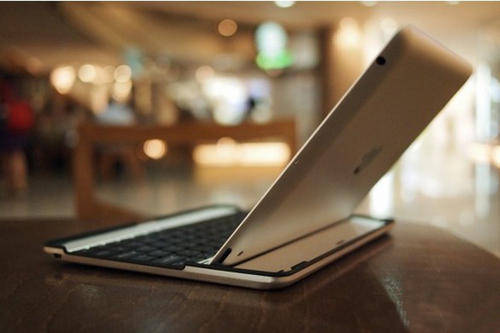 iPad Bluetooth Keyboard for iPad 2/New iPad + iPhone 4 Compatible ***FREE SHIPPING***