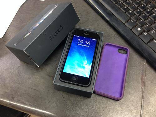 Apple iPhone 5 **64GB** Black  ***FREE SHIPPING***