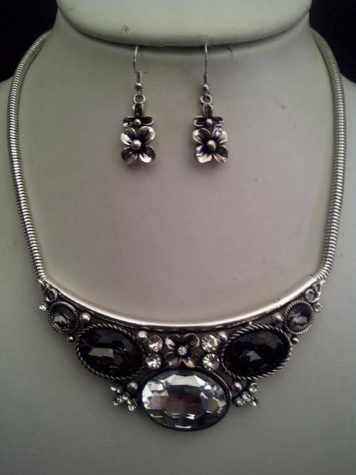 "Stunning set" Dark & light rhinestone Necklace & earing set - a BEAUTY! ONLY ONE!!!!