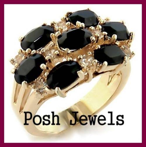 ***CLUSTER SETTING WITH BLACK SWAROVSKI CRYSTAL STONES SIZE 6***