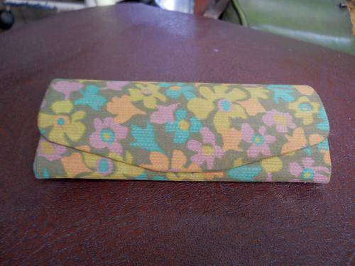 1950 Vintage Ladies Sunglasses Holder With Floral Retro Pattern