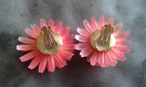 Orginal Large 1950s Red 3 Flower Clip On Earrings  4cm diameter