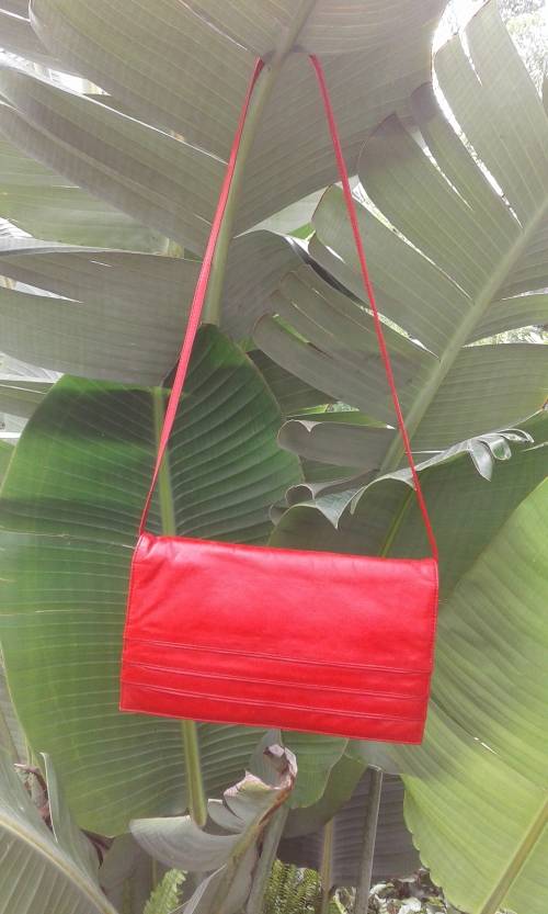 Stunning Vintage 1980s Genuine Red Leather Shoulder Handbag