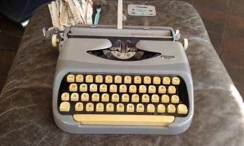 Rare Royal 1950s Vintage Typewriter Royalite 10 Made In The Netherlands