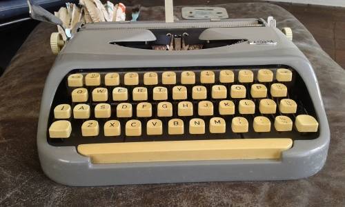 Rare Royal 1950s Vintage Typewriter Royalite 10 Made In The Netherlands