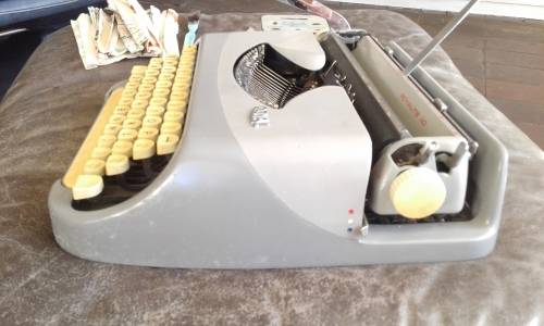 Rare Royal 1950s Vintage Typewriter Royalite 10 Made In The Netherlands
