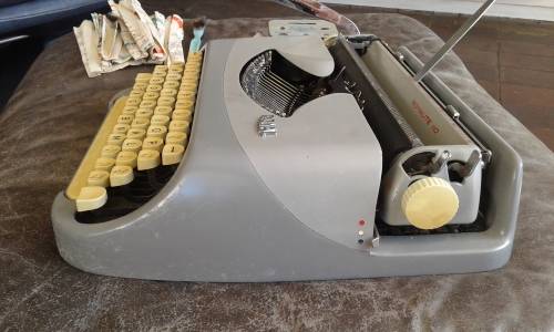 Rare Royal 1950s Vintage Typewriter Royalite 10 Made In The Netherlands