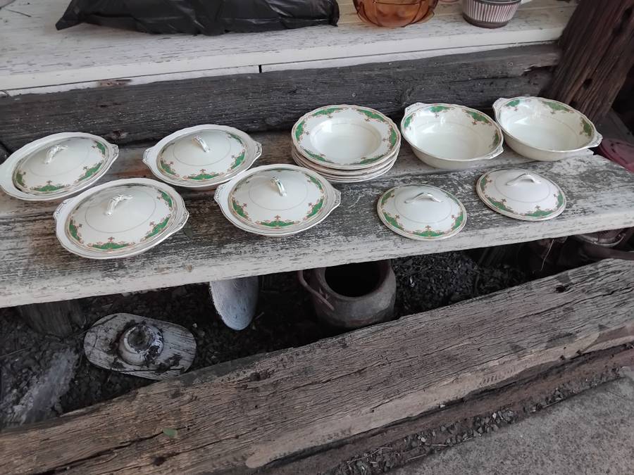 Grindley Cream Petal Porcelain Set 6 Large Serving Bowls 7 Large Soup Plates 2 Extra Lids
