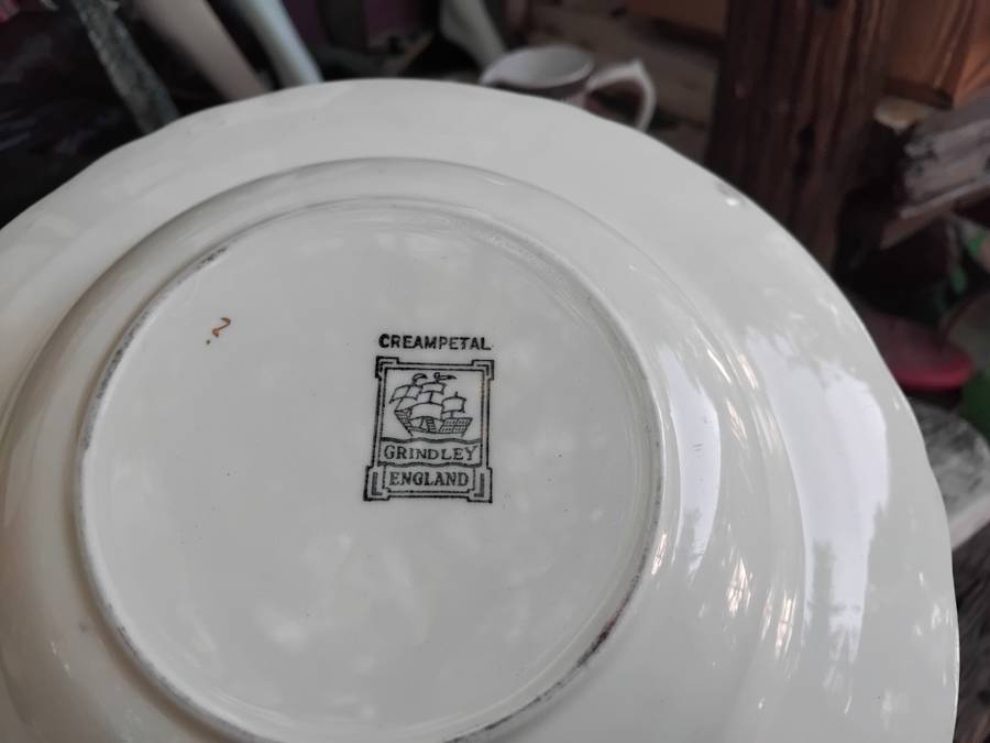 Grindley Cream Petal Porcelain Set 6 Large Serving Bowls 7 Large Soup Plates 2 Extra Lids