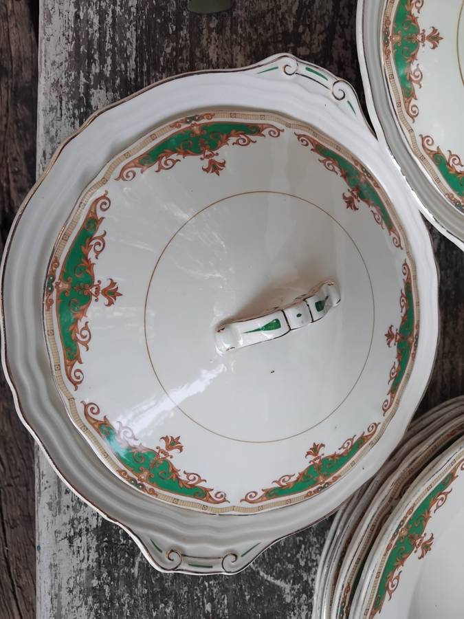 Grindley Cream Petal Porcelain Set 6 Large Serving Bowls 7 Large Soup Plates 2 Extra Lids