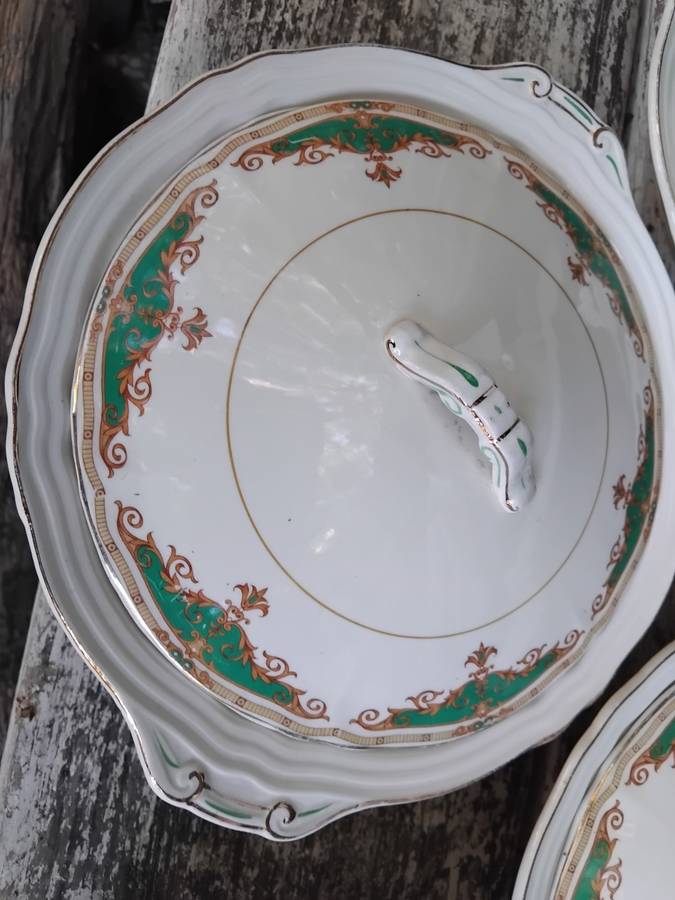 Grindley Cream Petal Porcelain Set 6 Large Serving Bowls 7 Large Soup Plates 2 Extra Lids