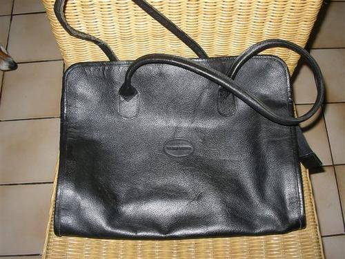 BEAUTIFUL HILTON WEINER BAG Black Leather with strap, BARGAIN