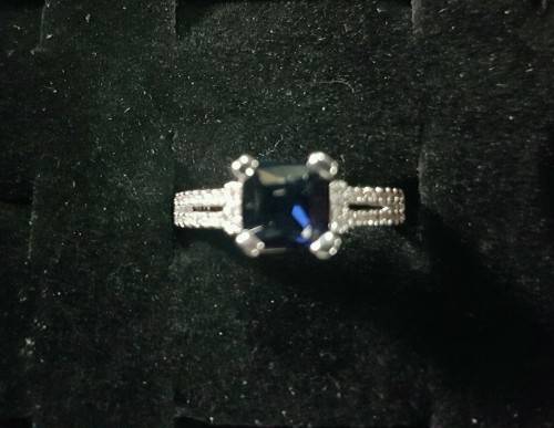 1.5 ct Blue Sapphire Split Ring in Silver