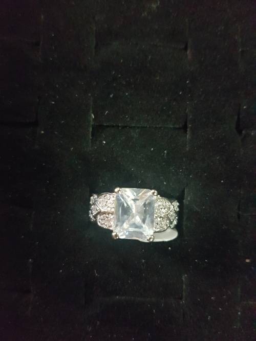 *Beautiful 3 CT Sapphire Split Cushion with floral Design Ring*