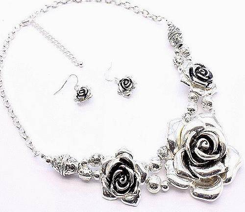 SILVER COLOR ROSES ON A CHAIN NECKLACE SET